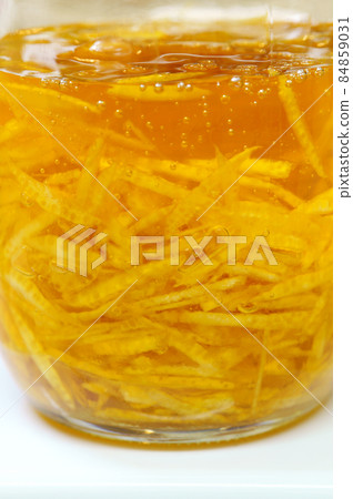 用蜂蜜醃製的柚子蜜 用蜂蜜醃製的柚子蜜 84859031