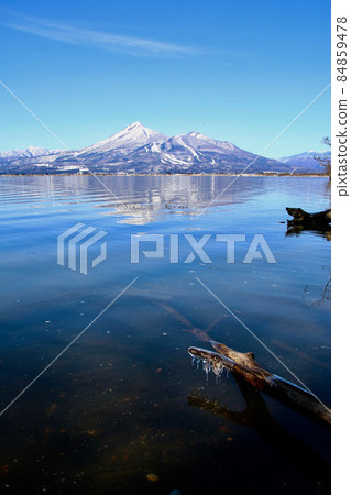 Mt. Bandai and Lake Inawashiro (Fukushima Prefecture, Inawashiro Town, Tenjinhama) 84859478