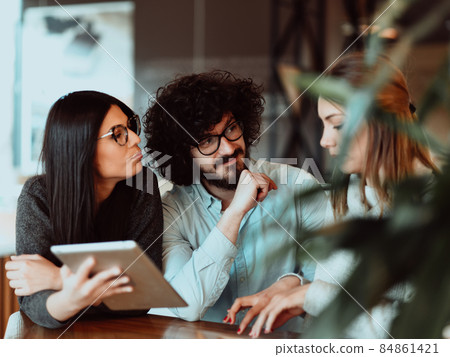 A group of friends hanging out in a cafe, and talking about business 84861421