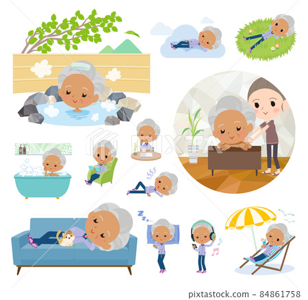 淺紫色球衣老年女性放鬆身心 84861758