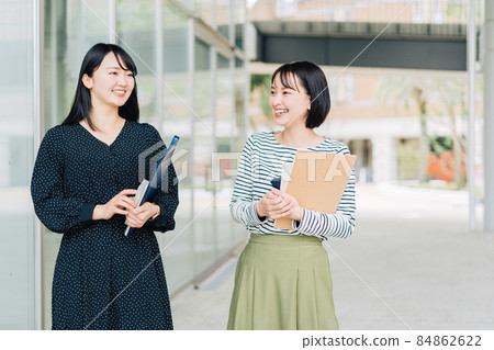 Female college student chatting on campus 84862622