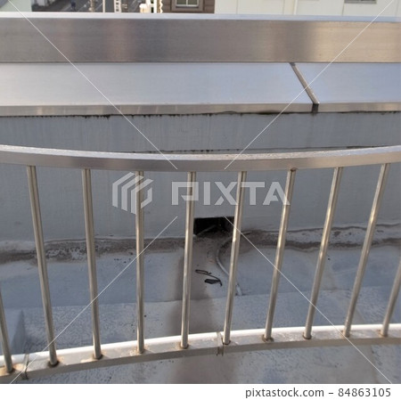 Drainage outlet on the roof of a building, clogging with garbage, corrosion, leaking rain, pool condition 84863105