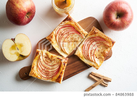 Apple pie baked crispy 84863988