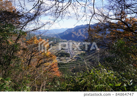 The old Nakasendo promenade in Annaka City, Gunma Prefecture After merging with the road from Meganebashi, you can see the old Nakasendo Sakamoto-shuku heading to Sakamoto-shuku. 84864747