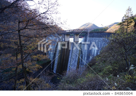 Sakamoto Dam, Lake Usui near the Apt Road in Annaka City, Gunma Prefecture 84865004