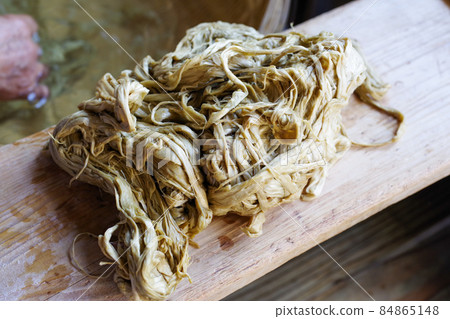 Raw materials for handmade Japanese paper 84865148