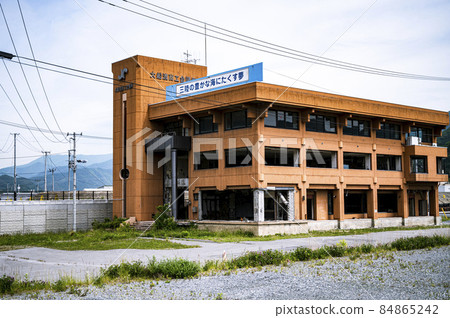 Buildings damaged by the tsunami caused by the Great East Japan Earthquake 84865242