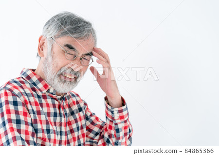 Senior thinking worried 84865366