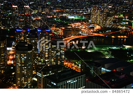 從空中看到的橫濱港未來的夜景 84865472