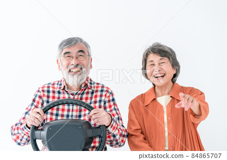 Senior couple drive 84865707