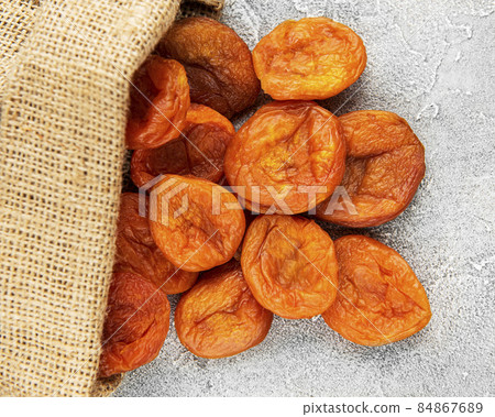 Dried apricots 84867689
