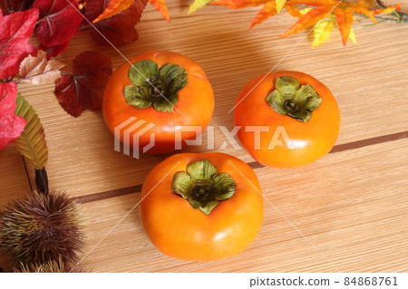 Glossy Fuyu persimmon cultivated in Gifu prefecture 84868761