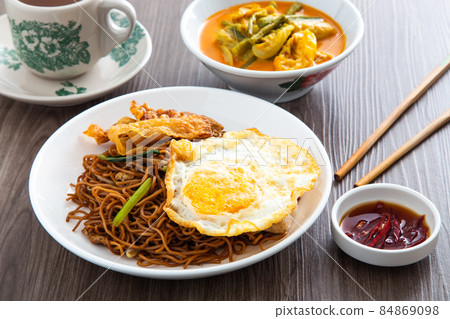Stir-fried Chinese economic noodles. 84869098