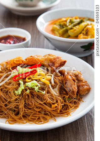 Stir-fried Chinese economic rice noodles. Stir-fried Chinese economic rice noodles. 84869103