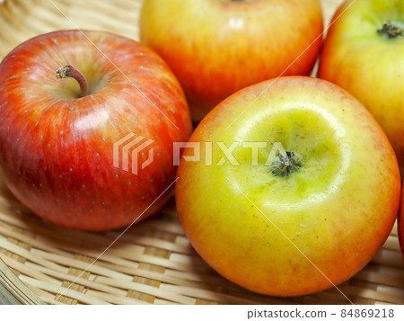 Phantom Kodama apple Phantom Kodama apple 84869218