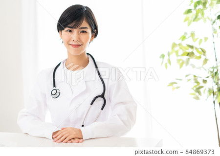 Doctor woman 84869373