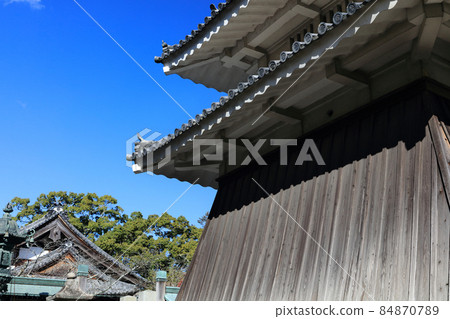 In front of the main gate of Kotohiragu Shrine, Kotohira Honkyo General Headquarters and Drum Tower In front of the main gate of Kotohiragu Shrine, Kotohira Honkyo General Headquarters and Drum Tower 84870789