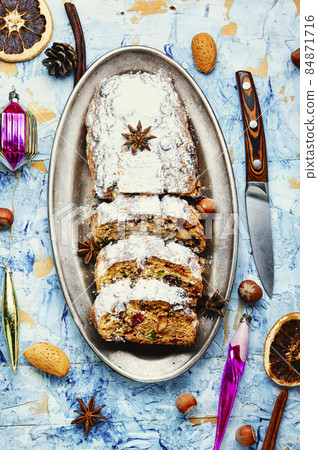 Christmas stollen and tree decorations Christmas stollen and tree decorations 84871716