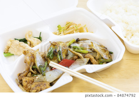 Delicious takeaway Chinese stir-fried vegetables and rice 84874792