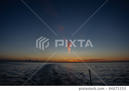 Sea, wake waves and sunrise 84875333