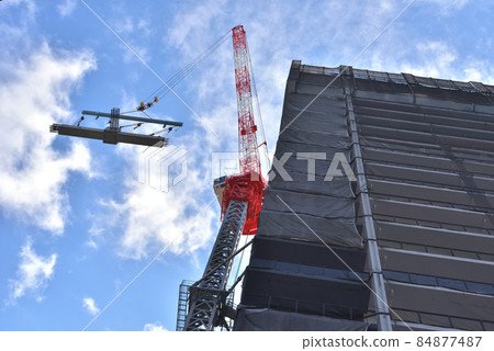 新建高層公寓塔吊作業現場 新建高層公寓塔吊作業現場 84877487