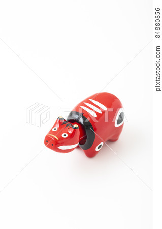 Red bag white background 84880856