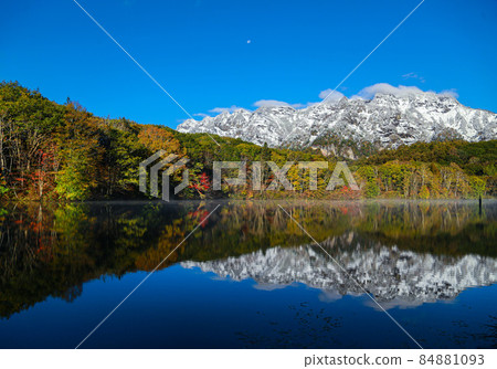 Togakushi mountain range and mirror pond in late autumn Togakushi mountain range and mirror pond in late autumn 84881093