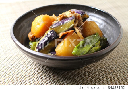 Stir-fried vegetables, summer vegetable meat and potatoes 84882162