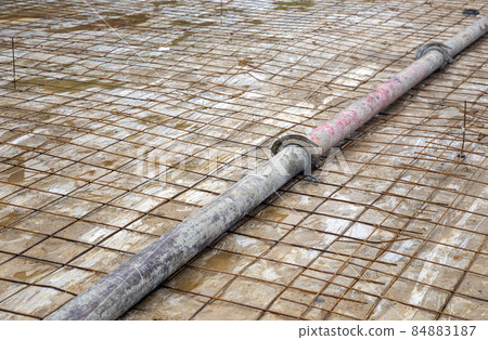 iron pipe on wire steel net and sand on flooring making iron pipe on wire steel net and sand on flooring making 84883187