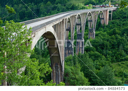 Old big bridge in Durdevica 84884573