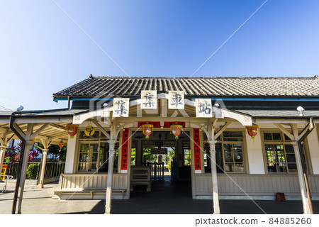 The wooden building view of Jiji railway station in Nantou, Taiwan. It is a famous tourist attraction in Nantou County. 84885260