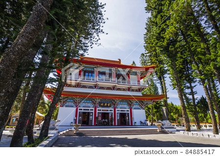 Building view of Xuanzang Temple in Sun Moon Lake of Nantou, Taiwan. The structure is modeled after ancient halls and rooms of the Tang dynasty. 84885417