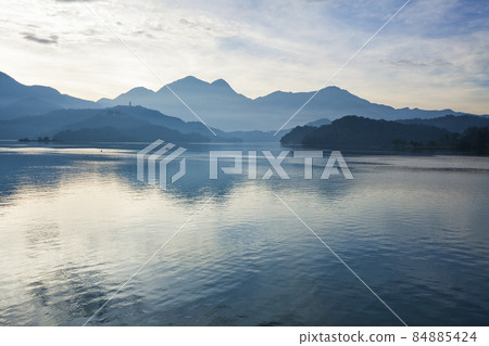 The scenery of Sun Moon Lake in the morning is a famous attraction in Nantou, Taiwan. 84885424