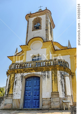 Bottom view of a Church from the time of imperial Brazil built by slaves in the 18th century in the city of Ouro Preto Bottom view of a Church from the time of imperial Brazil built by slaves in the 18th century in the city of Ouro Preto 84886034