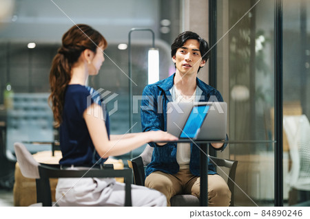 Business person having a meeting Photo cooperation: WEEK Shibadaimon (Sun Frontier Fudousan) 84890246