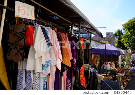 Roadside store 84890443