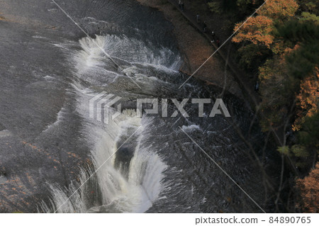 Fukiwari Waterfall Autumn leaves Fukiwari Waterfall Autumn leaves 84890765