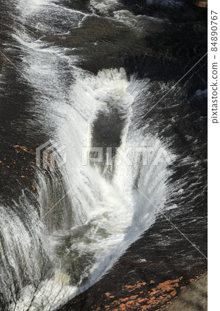 Fukiwari Waterfall Autumn leaves 84890767