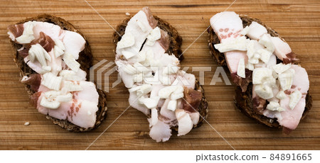 Russian sandwich with brown bread, lard and garlic Russian sandwich with brown bread, lard and garlic 84891665