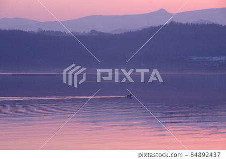 Toyako in the morning glow Toyako in the morning glow 84892437