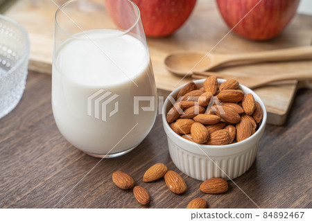 Image of almonds and almond milk 84892467