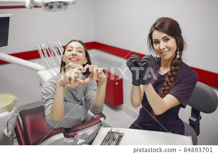 Beautiful girl sitting in the dentist's office 84893701