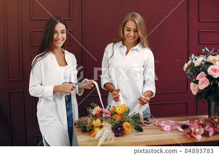 Frorist makes a beautiful bouquet in a studio Frorist makes a beautiful bouquet in a studio 84893783