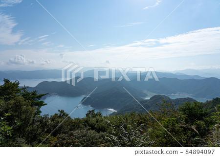 Obama City, Fukui Prefecture, View from Angel Line No. 2 Observatory (Uchitomi Peninsula) toward Wakasa Bay (October) 84894097