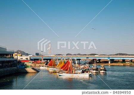 Soraepogu fish market and port in Incheon, Korea 84894950