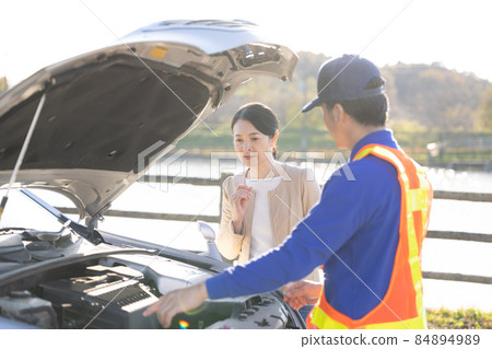 A middle-aged woman who broke down and called for road service 84894989