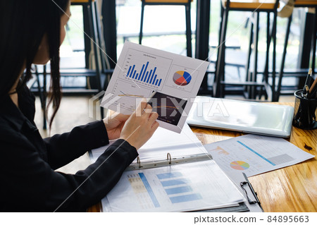 Close up Hand of Business woman working to analyze technical price graph and indicator. account or saving money or insurance concept. Close up Hand of Business woman working to analyze technical price graph and indicator. account or saving money or insurance concept. 84895663
