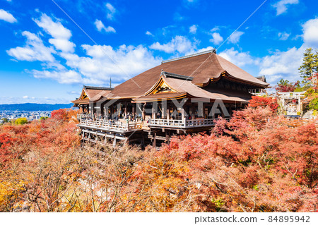 秋天的京都清水寺本堂 秋天的京都清水寺本堂 84895942