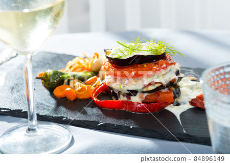 Eggplant pyramid dressed with garlic yoghurt sauce Eggplant pyramid dressed with garlic yoghurt sauce 84896149