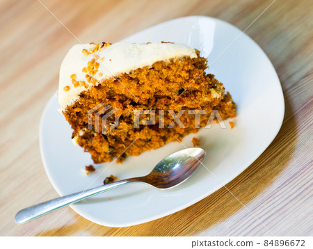 Slice of carrot cake Slice of carrot cake 84896672
